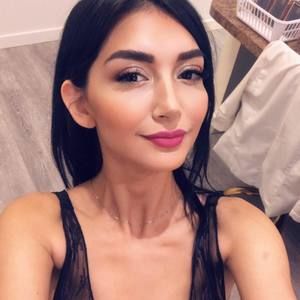 Meet your Posher, Ariana